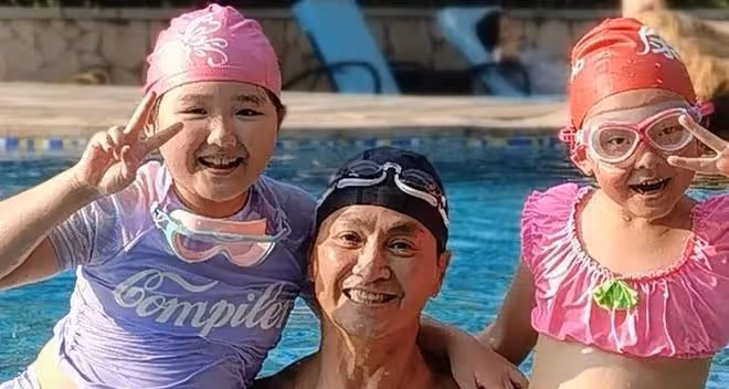何家勁:女兒首次曝光,長相沒有隨父親顏值,原來他已經隱婚多年