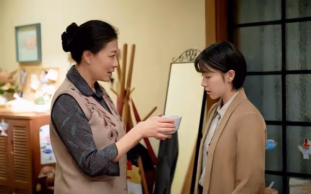 我年薪50萬,婆婆竟然罵我女兒是賠錢貨,我:滾出我的房子