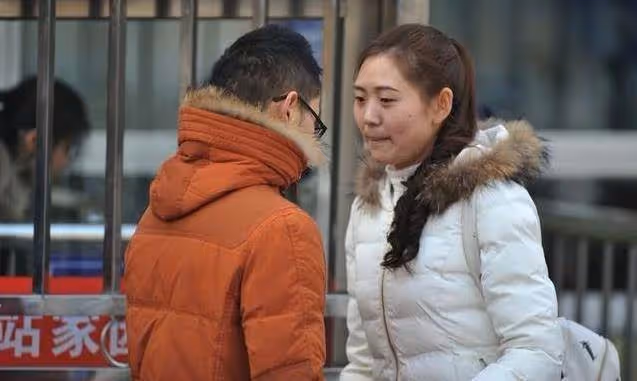 和男友同居3年,他從不出錢交房租水電,我要分手他卻指著床底讓我看