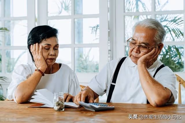 人老了我才發現,兒女雙全的父母是最難的,因為要面臨這3大難題