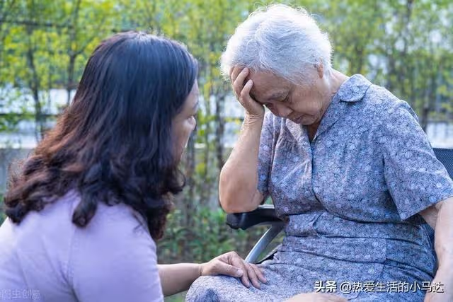 人老了我才發現,兒女雙全的父母是最難的,因為要面臨這3大難題