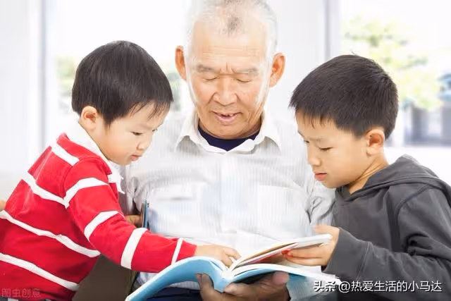 嘲笑只有女兒的哥嫂是絕戶,可30年後他們闔家歡樂,我卻無家可歸