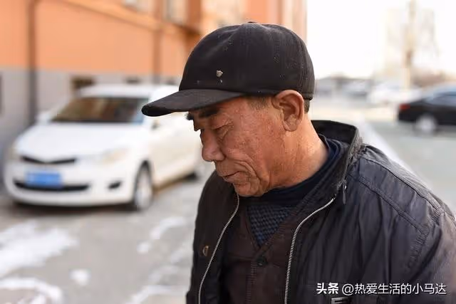 嘲笑只有女兒的哥嫂是絕戶,可30年後他們闔家歡樂,我卻無家可歸