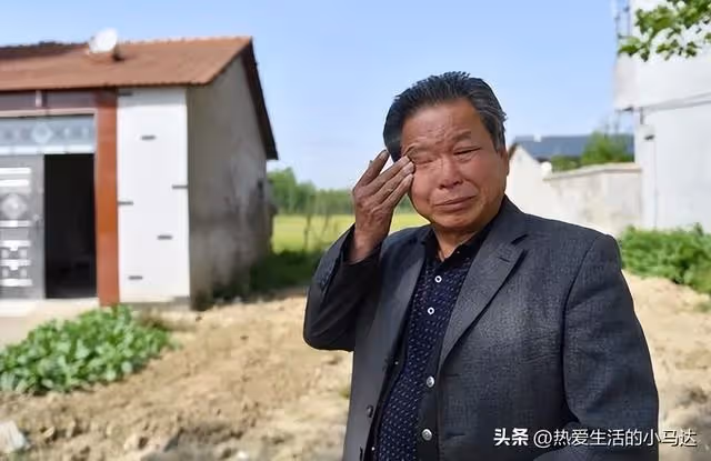 嘲笑只有女兒的哥嫂是絕戶,可30年後他們闔家歡樂,我卻無家可歸