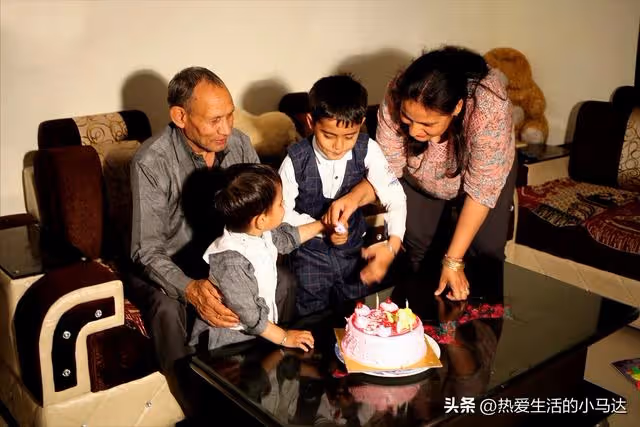 每月貼補兒子5500元,幫兒子收了一件快遞後,我決定對自己好一點