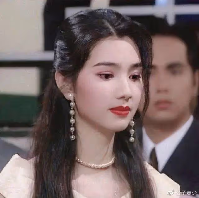 「睡遍」全港女星的劉鑾雄,花了3億換腎,最後娶了平平無奇的記者