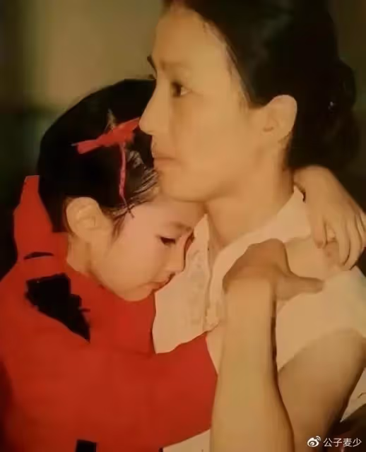 劉亦菲媽媽:兩婚兩離不後悔,至今單身,長得比女兒漂亮太多