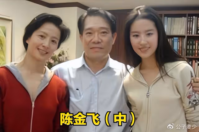 劉亦菲媽媽:兩婚兩離不後悔,至今單身,長得比女兒漂亮太多