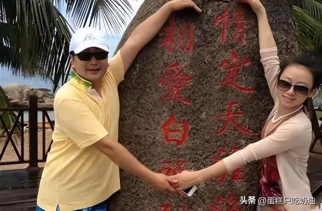 22歲美女主持與40歲副局長同居3年,局長說:你連當小三都不合格