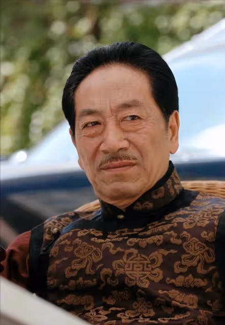 演員王奎榮：68歲娶31歲嬌妻，這場感情的背後沒那麼「簡單」