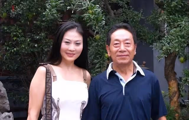 演員王奎榮:68歲娶31歲嬌妻,這場感情的背後沒那麼「簡單」