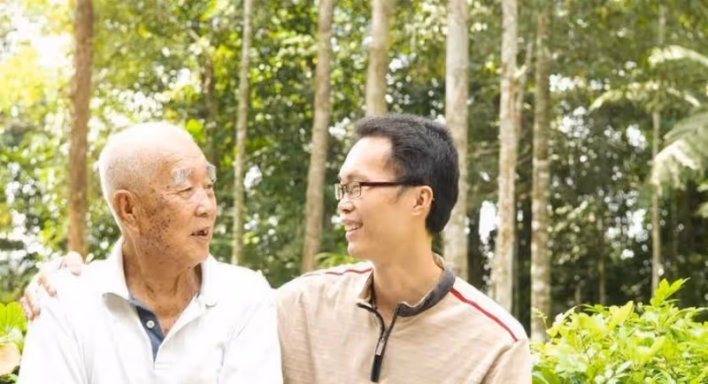 百萬家產全給女兒，兒子「一分沒撈到」大哭嗆父「你老糊塗」，阿公怒斥：糊塗的人是你！