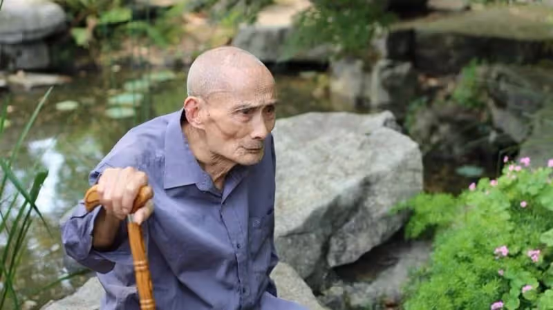 百萬家產全給女兒，兒子「一分沒撈到」大哭嗆父「你老糊塗」，阿公怒斥：糊塗的人是你！