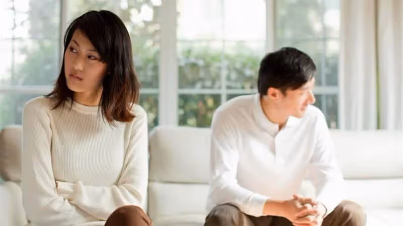 百萬家產全給女兒，兒子「一分沒撈到」大哭嗆父「你老糊塗」，阿公怒斥：糊塗的人是你！