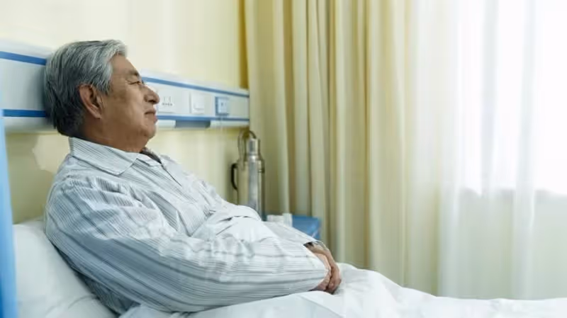 百萬家產全給女兒，兒子「一分沒撈到」大哭嗆父「你老糊塗」，阿公怒斥：糊塗的人是你！