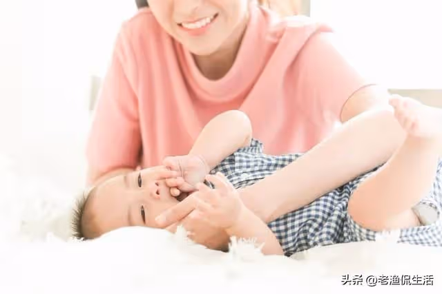兒媳生孩子，我全力照顧，親家卻在家裡裝8個攝像頭，遠程指揮我！