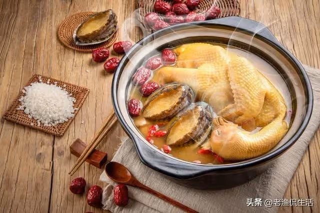 兒媳生孩子，我全力照顧，親家卻在家裡裝8個攝像頭，遠程指揮我！