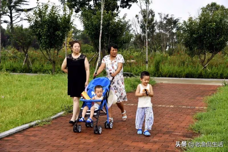 兒媳生孩子，我全力照顧，親家卻在家裡裝8個攝像頭，遠程指揮我！