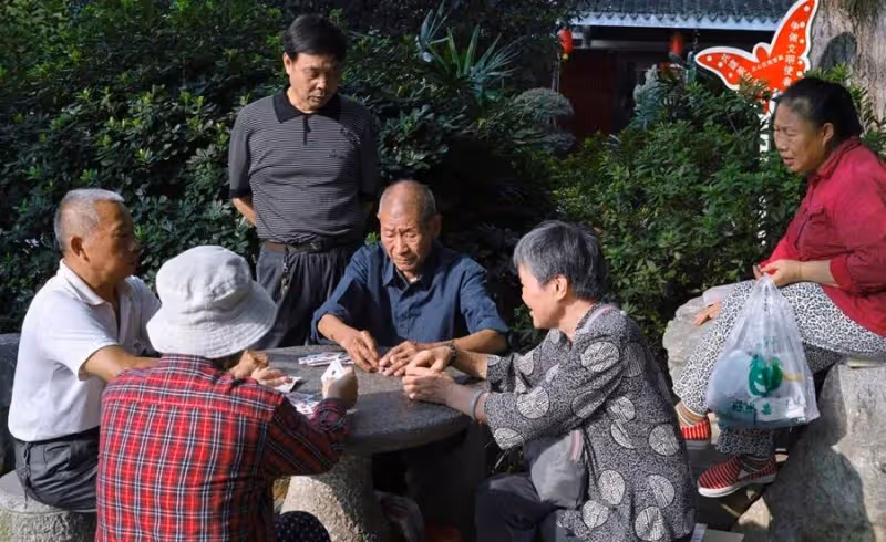 七旬老人兒女雙全,但住過兒媳和女婿家後,才頓悟,餘生最好的歸宿在哪裡