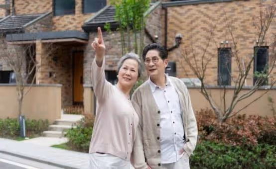 75歲老人坦言：請過保姆去過養老院，才明白晚年最好的歸宿在哪裡！