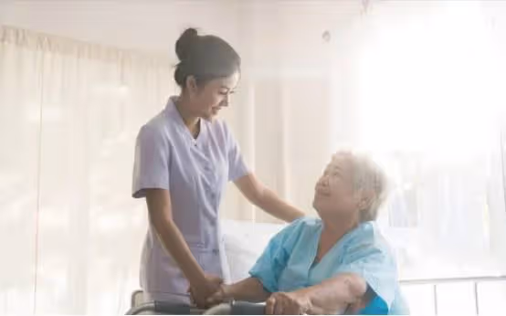 75歲老人坦言:請過保姆去過養老院,才明白晚年最好的歸宿在哪裡!