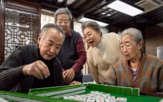 75歲老人坦言:請過保姆去過養老院,才明白晚年最好的歸宿在哪裡!