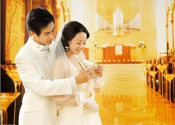 前妻往生我帶著兒子再婚,婚禮上收到一則150萬的轉賬訊息通知,我當場直接取消婚禮!