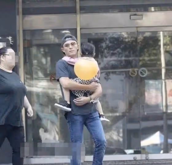 娛樂圈:林心如霍建華被曝已離婚,男方疑似凈身出戶
