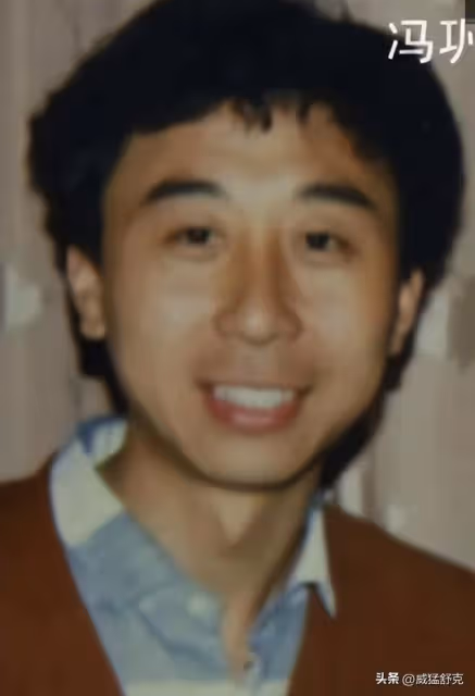 馮鞏強行玷污我,分手費也沒給我,馮鞏公司門口的陌生女子大喊道