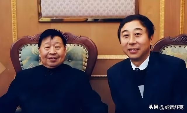 馮鞏強行玷污我,分手費也沒給我,馮鞏公司門口的陌生女子大喊道