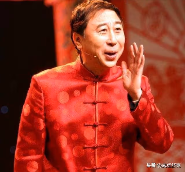馮鞏強行玷污我,分手費也沒給我,馮鞏公司門口的陌生女子大喊道