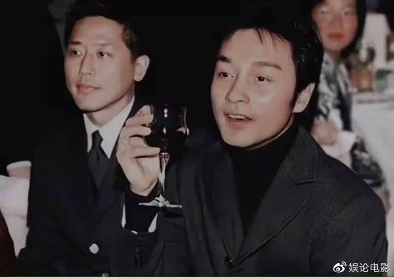 他又發文了,思念永不退場,張國榮唐鶴德世紀牽手的地方被曝光