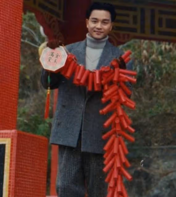 張國榮未公開生活照：34年老粉絲分享趣事，獲得合影機會