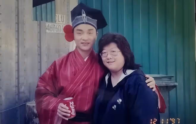 張國榮未公開生活照：34年老粉絲分享趣事，獲得合影機會