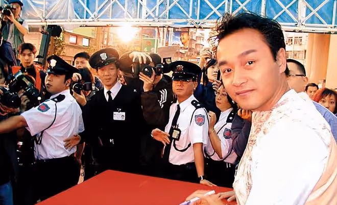 張國榮未公開生活照:34年老粉絲分享趣事,獲得合影機會
