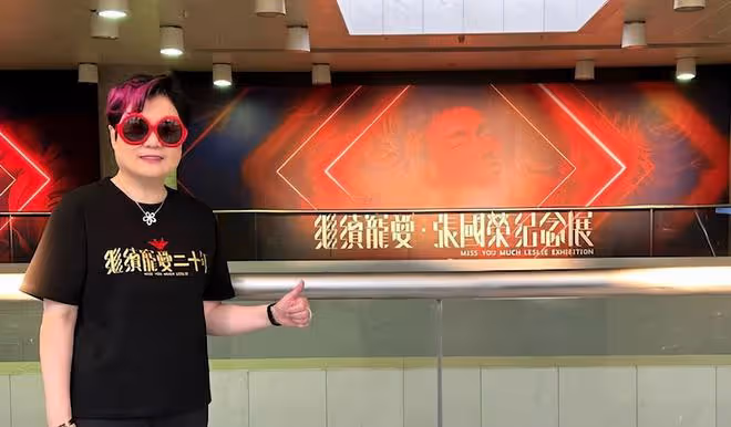 張國榮《繼續寵愛二十年音樂會》後台，陳淑芬帶白玫瑰到場祭拜