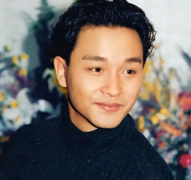 張國榮《繼續寵愛二十年音樂會》後台，陳淑芬帶白玫瑰到場祭拜
