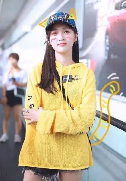 有種「坐姿」叫吳宣儀，只是交叉腿坐就已絕美，你有何看法呢？