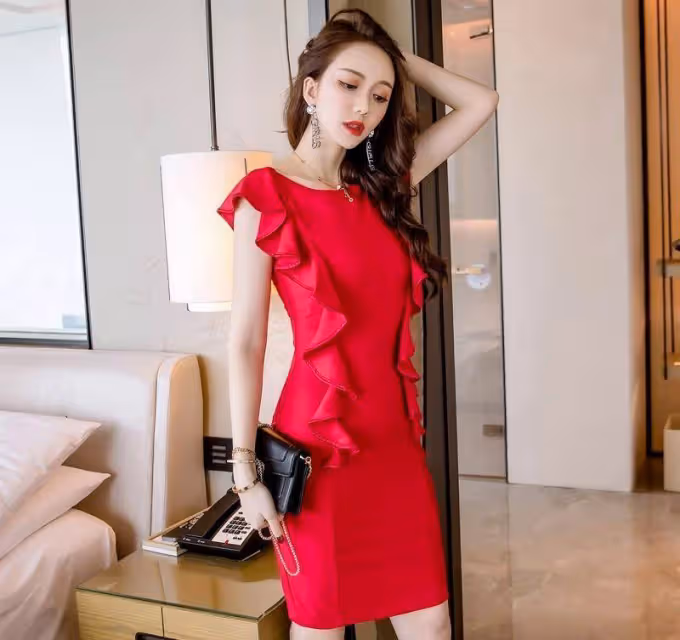 成熟氣質女人都穿包臀連衣裙， 才有性感撩人好身材， 凸顯婀娜身材