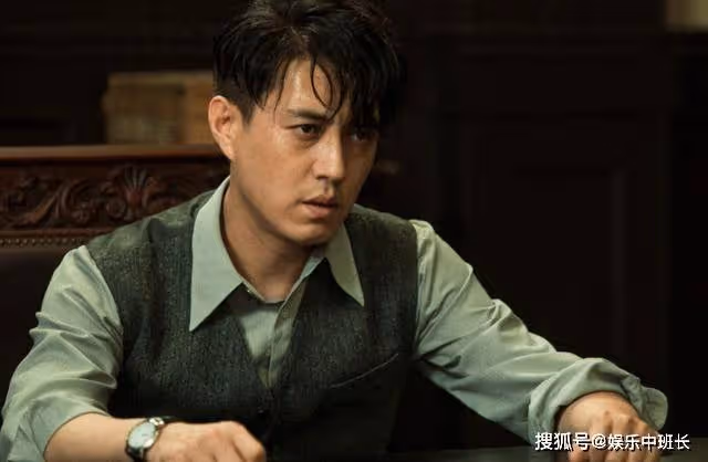 嚴刑拷打，槍林彈雨，靳東在《無間》中的爆發力，被震撼到了
