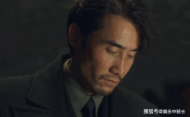 嚴刑拷打，槍林彈雨，靳東在《無間》中的爆發力，被震撼到了