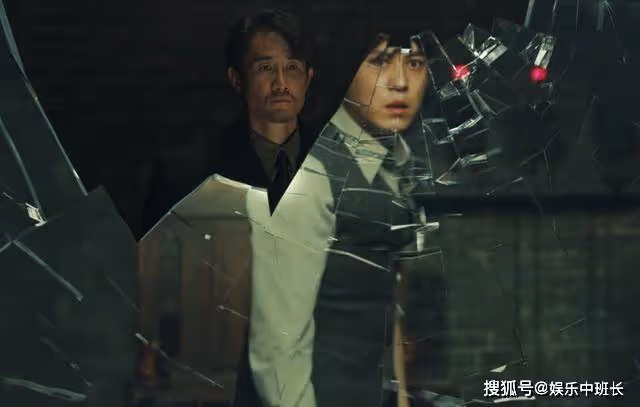 嚴刑拷打，槍林彈雨，靳東在《無間》中的爆發力，被震撼到了
