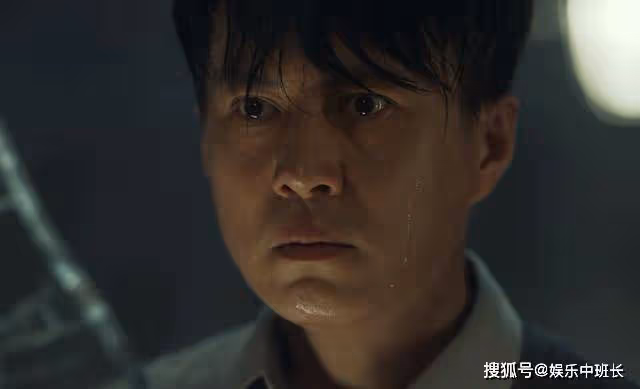 嚴刑拷打，槍林彈雨，靳東在《無間》中的爆發力，被震撼到了