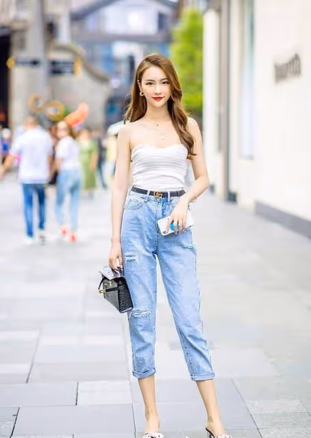 小姐姐高高瘦瘦，搭包臀裙，時尚靚麗的造型讓人眼前一亮！