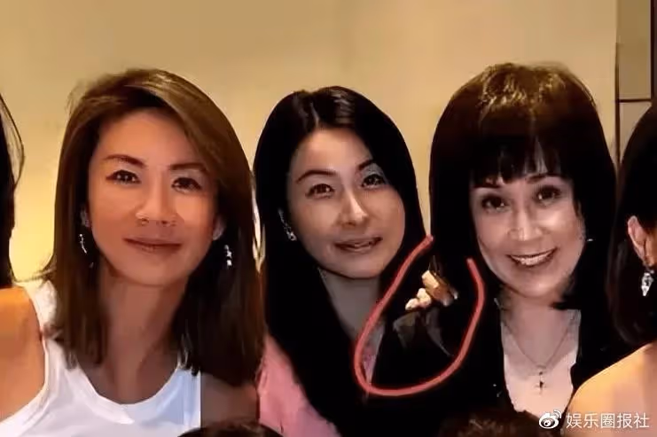 李嘉欣好手段,參加周大福千金聚會喧賓奪主,一旁郭晶晶被擠角落