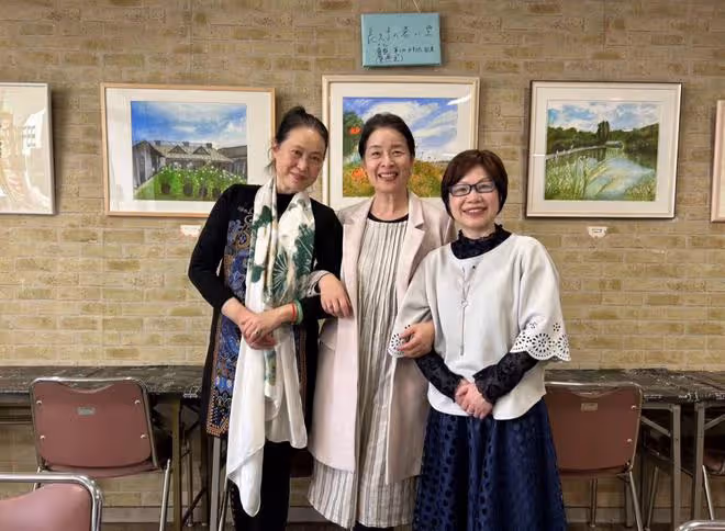 老戲骨顧艷定居日本開畫展!紅光滿面受熱捧,嫁外籍丈夫生活滋潤
