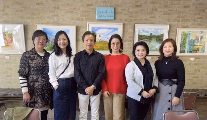 老戲骨顧艷定居日本開畫展!紅光滿面受熱捧,嫁外籍丈夫生活滋潤