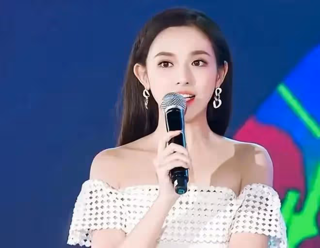 曝:某90後小花私生活混亂,為資源陪睡多位公司高層,整容臉明顯