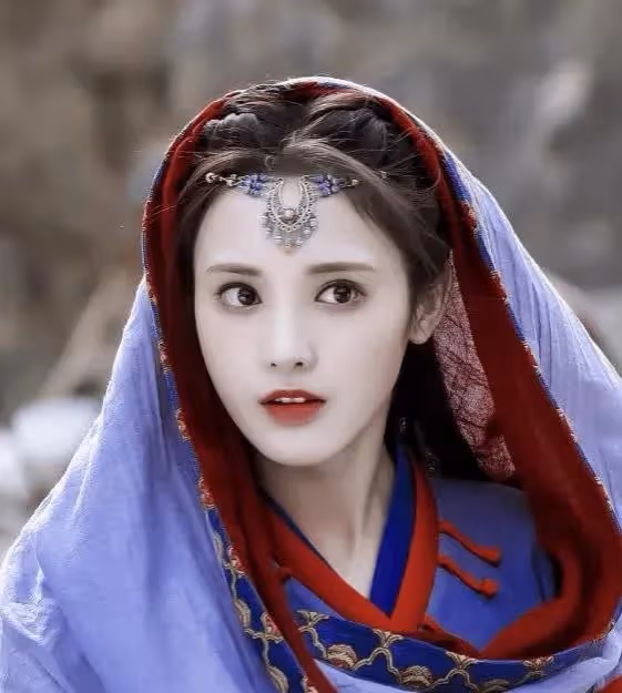 曝：某90後小花私生活混亂，為資源陪睡多位公司高層，整容臉明顯