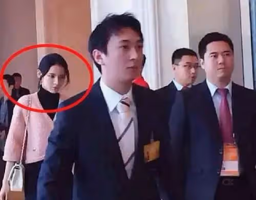 曝：某90後小花私生活混亂，為資源陪睡多位公司高層，整容臉明顯